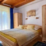 Magyar Apartmanhazak I-iii. Apartmán