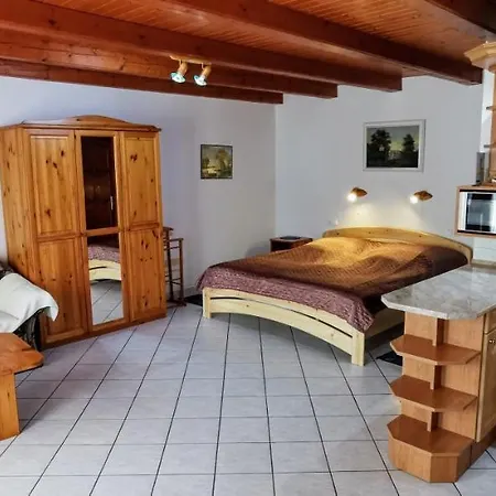 Magyar Apartmanhazak I-iii. * Zalakaros