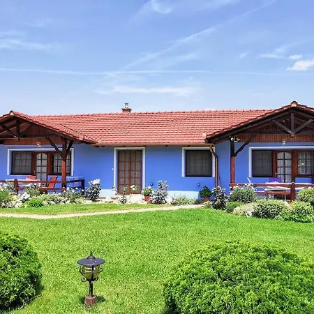 Magyar Apartmanhazak I-iii. *