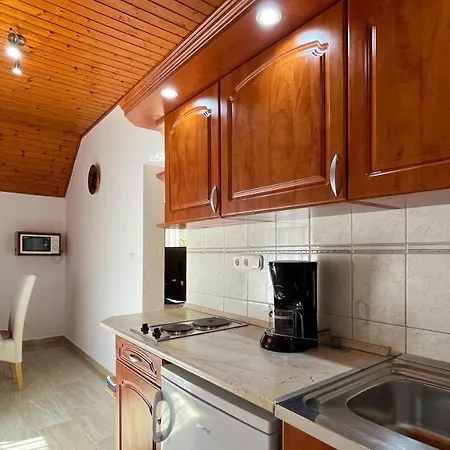 Magyar Apartmanhazak I-iii. *