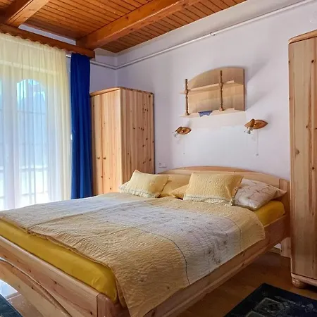 Magyar Apartmanhazak I-iii. Daire