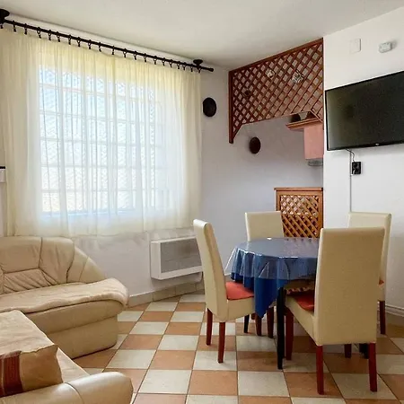 Magyar Apartmanhazak I-iii. *