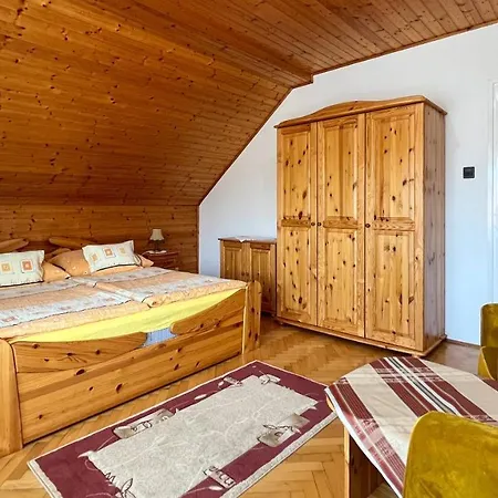 Magyar Apartmanhazak I-iii. *