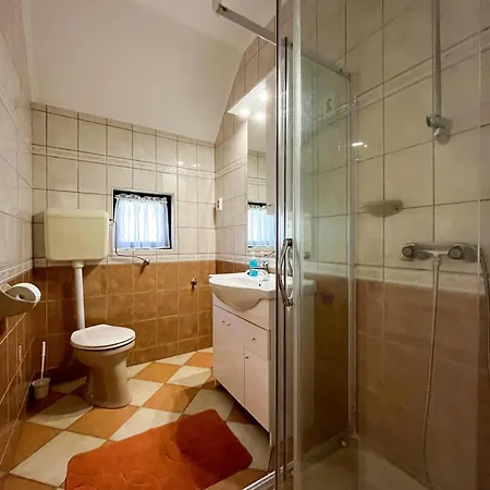 Magyar Apartmanhazak I-iii.