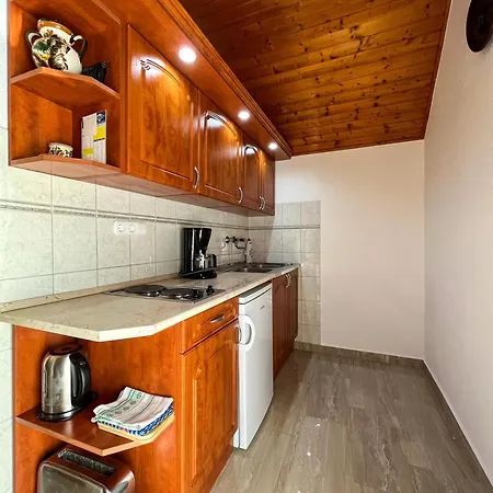 Magyar Apartmanhazak I-iii. Zalakaros