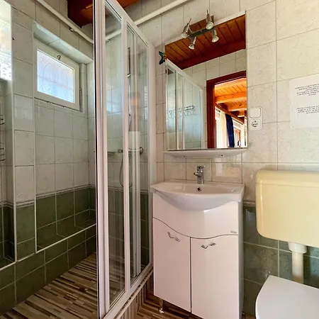 Daire Magyar Apartmanhazak I-iii. *