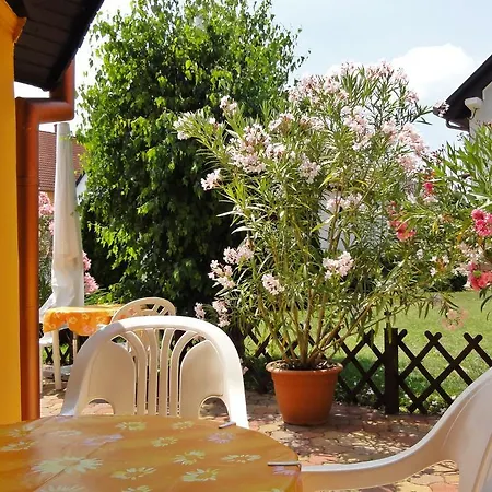 Magyar Apartmanhazak I-iii. Appartamento *