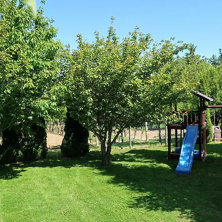 Magyar Apartmanhazak I-iii. * Zalakaros