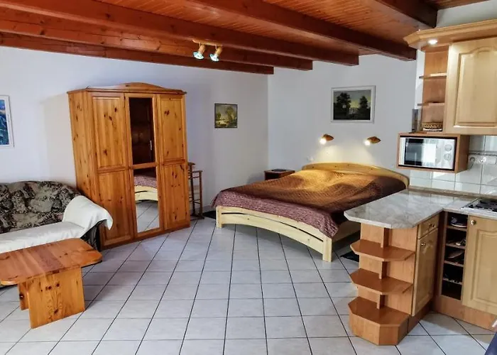 Magyar Apartmanhazak I-iii. * זלקרוס