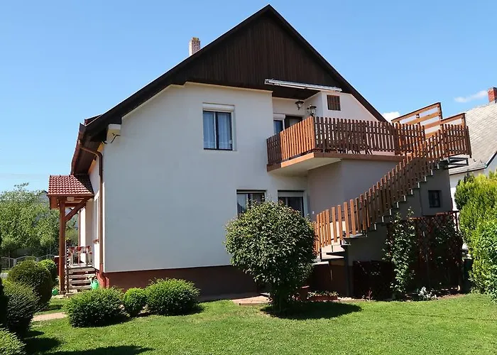 Magyar Apartmanhazak I-iii. * זלקרוס