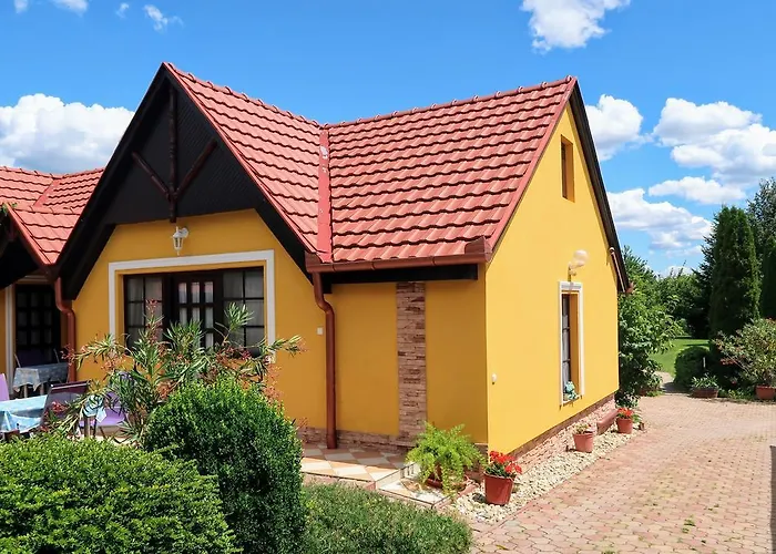 Magyar Apartmanhazak I-iii. * זלקרוס