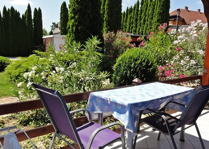 Magyar Apartmanhazak I-iii. דירה